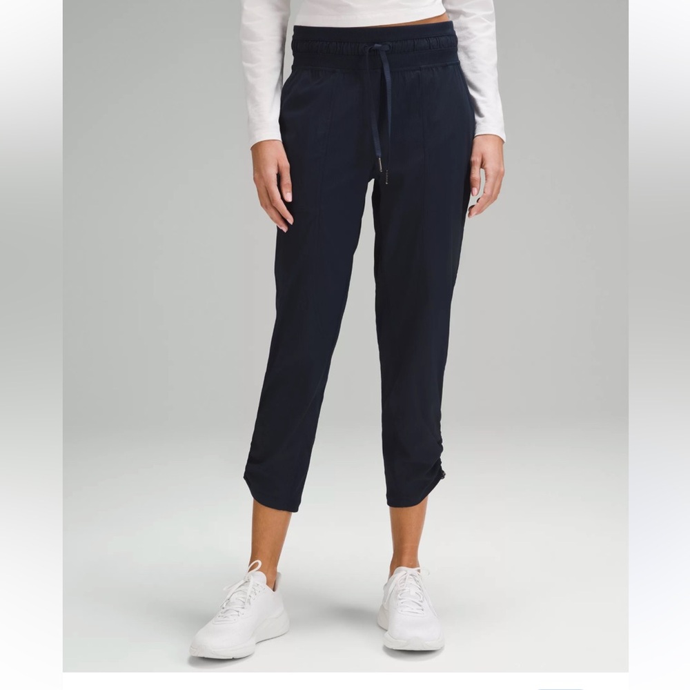 Lululemon Women’s Dance Studio Mid-Rise Cropped Pants Black Size 4
